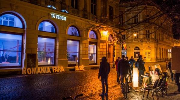 protest record la sibiu oamenii stau de 21 de ore in fata sediului psd din oras