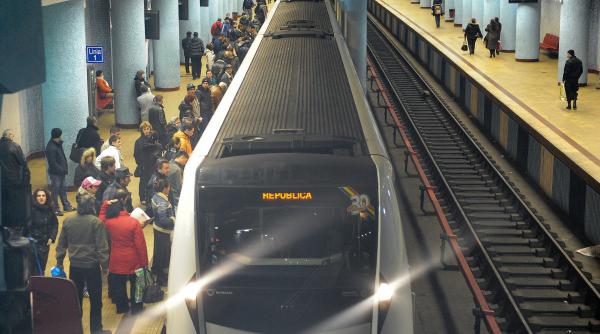 femeia care ar fi impins o tanara pe linia de metrou a fost retinuta