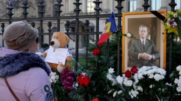 flori si scrisori catre suveran la palatul regal in prima zi de doliu national