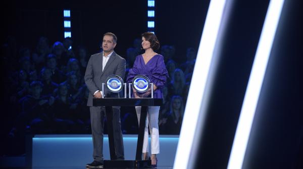 in aceasta seara la the wall marele zid doi soti fac echipa pentru fiul lor bolnav