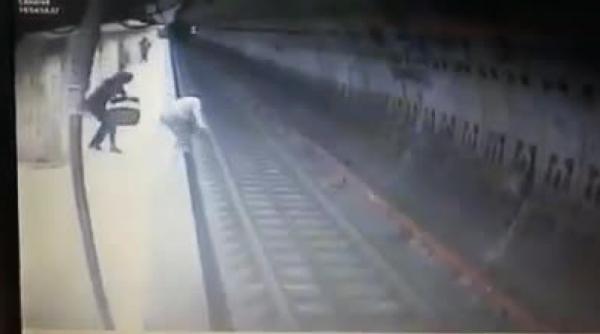 pmb afirma ca nu are parghii sa se implice in montarea de scuturi de siguranta la metrou firea sustine personal initiativa