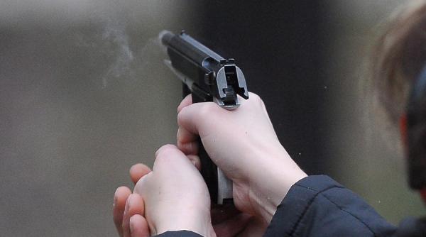 un patron din sibiu si a amenintat angajatii cu arma pentru ca acestia isi cereau banii pe salarii