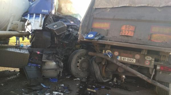 accident cumplit la constanta soferul unei cisterne a ramas incarcerat intre fiare dupa ce s a izbit de o basculanta