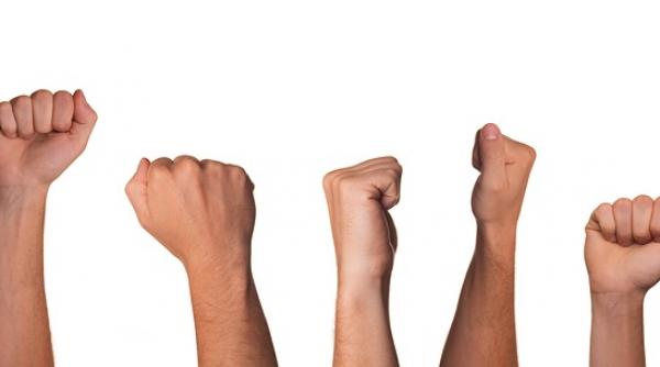 centrul atenei blocat de mii de pensionari greci