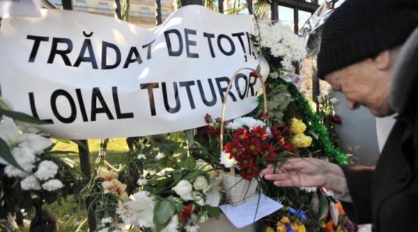 ministrul adjunct de externe al turciei la bucuresti pentru a i aduce un ultim omagiu regelui mihai i