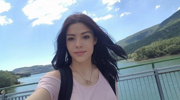 o tanara romanca in varsta de doar 19 ani si a pus capat zilelor in italia dupa ce si a pierdut locul de munca