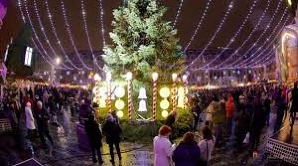 programul artistic de la targul de craciun din zona pietei crangasi se reia duminica