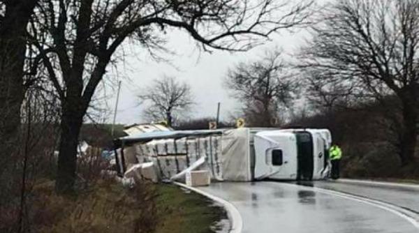 accident teribil la arad un tir s a rasturant iar persoana a ramas incarcerata