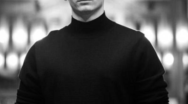 denis roabes solistul trupei the motans am scris piesa jumatate stai cand iubita mea rusoaica a fost nevoita sa plece