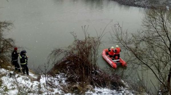 masina cazuta duminica in rau olt in ca nu a fost gasita