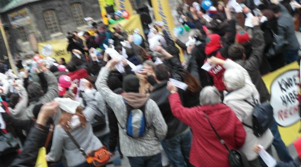 proteste in viena dupa ce un lider de extrema dreapta a intrat in guvern