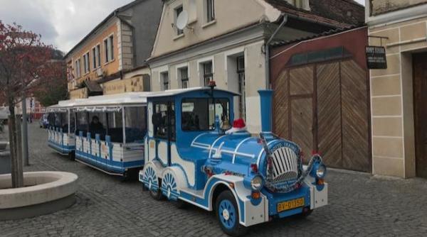 brasov trenulet pus la dispozitia turistilor care vor sa viziteze centrul vechi al orasului