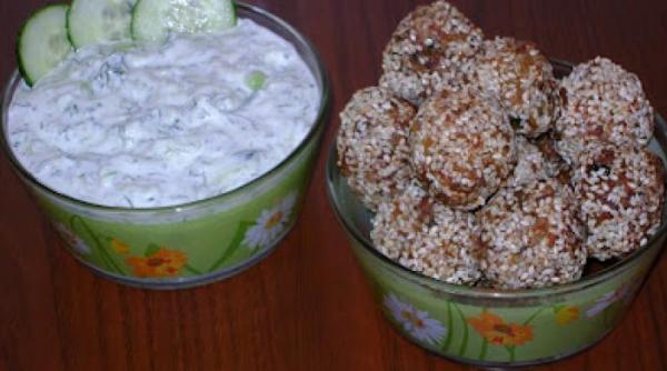 reteta zilei chiftelute cu susan si sos tzatziki cu avocado