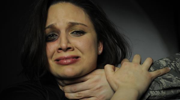 victimele violentelor domestice din rusia obligate sa plateasca amenzile agresorilor