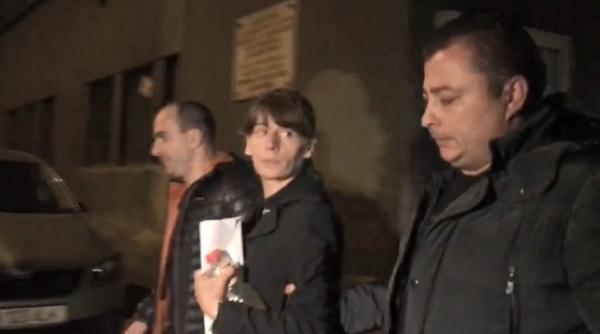 criminala de la metrou a atacat trei gardience in puscarie a rupt si a spart tot din celula