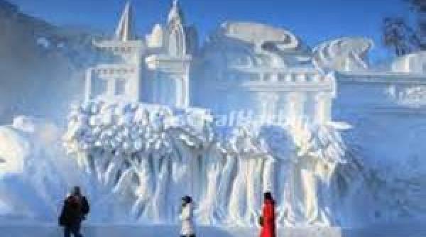 sculptori din intreaga lume au facut la un festival din berlin un adevarat regat de gheata