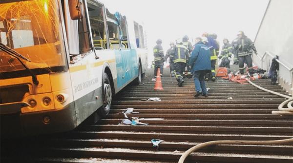cel putin 5 morti dupa ce un autobuz a patruns intr un pasaj pietonal la moscova