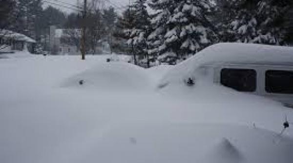 o femeie din rusia iesita pe balcon sa fumeze a fost luata pe sus de vant