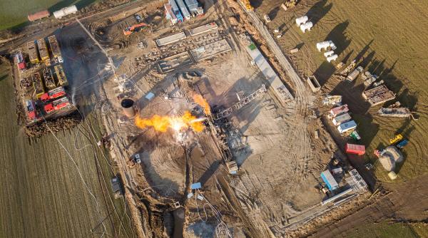 stingerea incendiului de la sonda de gaz din satu mare poate dura si doua luni