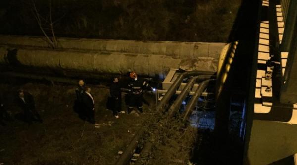 o persoana carbonizata a fost descoperita sub un pod din oradea