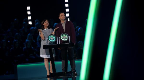 premiera din fata marelui zid prima confruntare in trei concurenti