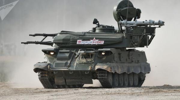 rusii lucreaza la un tun anti drona