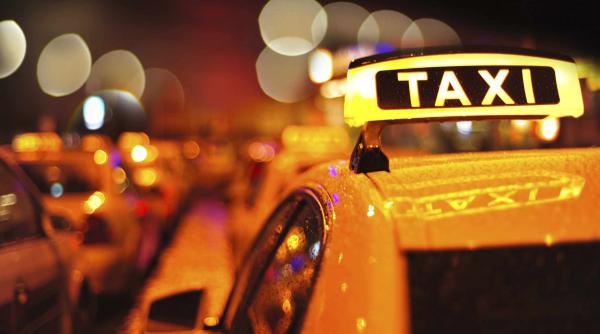 tanara rapita dintr un taxi in hunedoara doi tineri au blocat autoturismul in trafic