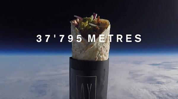 cum a fost trimisa o shaorma in spatiu video