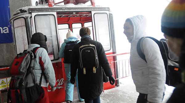 aproximativ 130 de turisti au ramas blocati in apropiere de babele