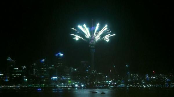 noua zeelanda a celebrat noul an cu un impresionant foc de artificii