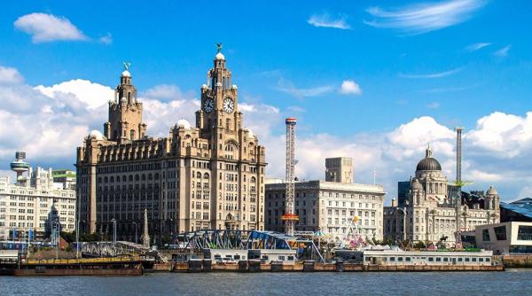 peste 1000 de masini distruse de un incendiu la liverpool video