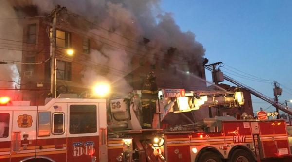 nou incendiu intr un bloc de apartamente din new york