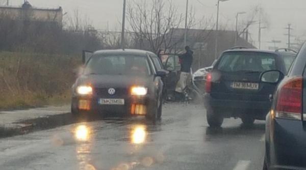 patru copii au fost grav raniti in urma unui accident rutier provocat de o tanara soferita in timisoara