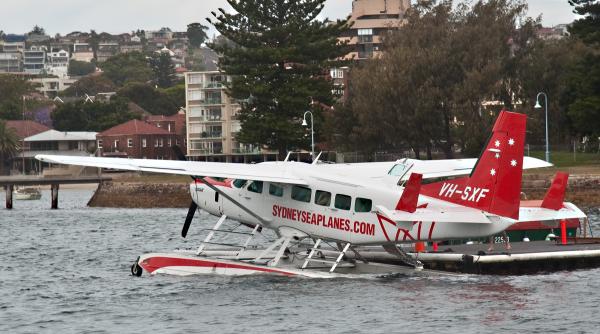 au fost recuperate parti din hidroavionul prabusit in sydney acesta este la al doilea accident fatal