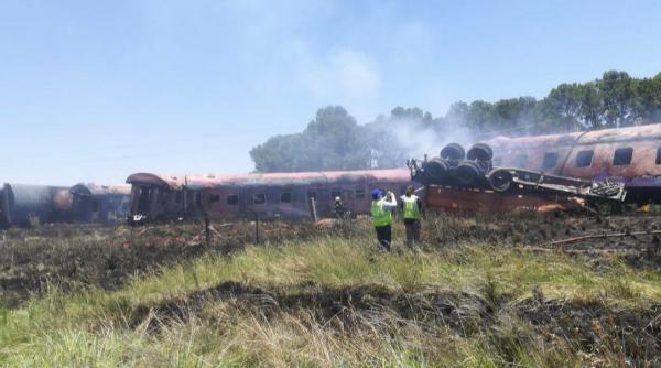 cel putin 12 morti si 180 de raniti in accidentul de tren din africa de sud