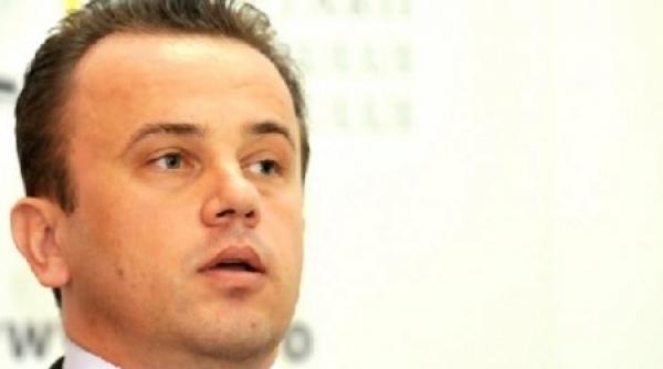 revolutia lui liviu pop ministrul educatiei vrea ca elevii de la real sa nu mai invete fizica ci educatie artistica si animatie
