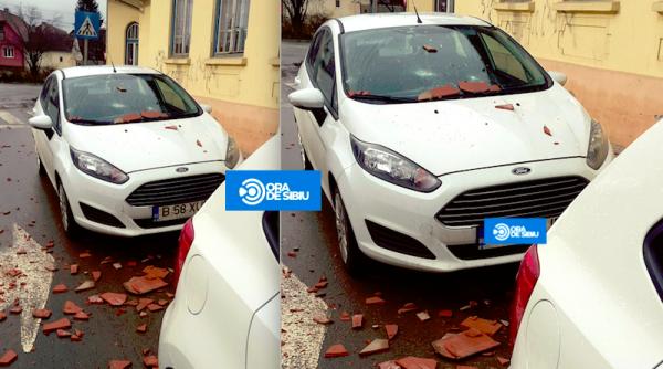 sibiu suflul unui avion a dislocat tiglele de pe un acoperis si au cazut pe masinile parcate