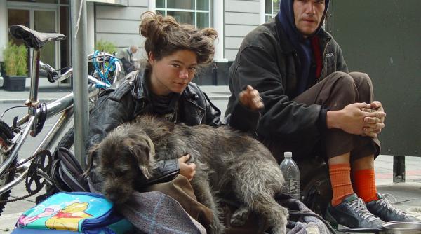 sua numarul cererilor pentru ajutor de somaj a crescut a crescut saptamana trecuta la 250 000