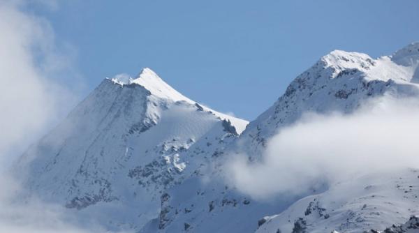 alerta la munte o femeie si un barbat sunt blocati in viscol la peste 2300 de metri in bucegi
