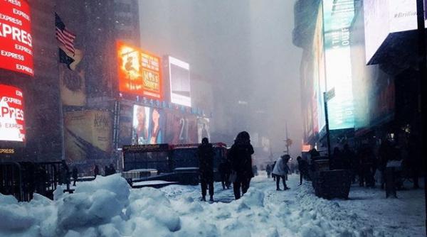 ciclonul bomba a lovit nemilos nord estul sua sute de curse aeriene anulate zeci de mii de locuinte fara curent electric