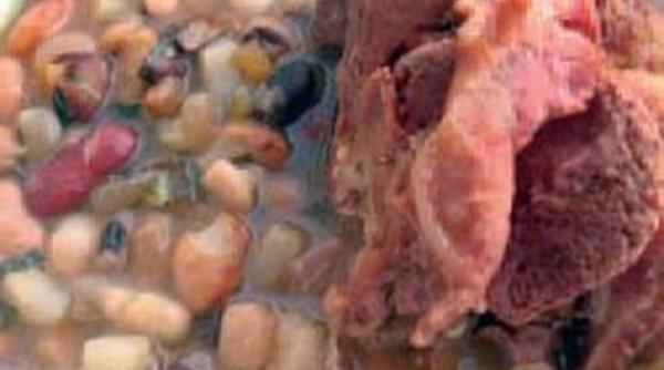 ciorba de fasole boabe cu ciolan afumat