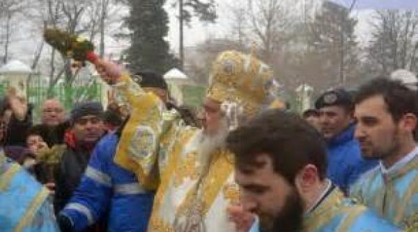 patriarhul daniel oficiaza sambata slujba agheasmei mari