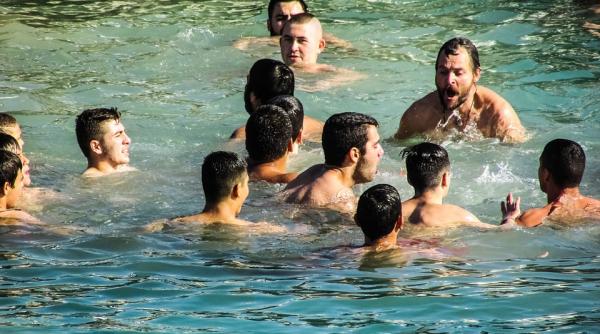 crucea sfintita adusa la mal de un angajat isu