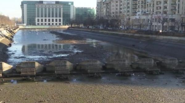 bucurestenii trebuie sa suporte mirosul de namol timp de zece zile