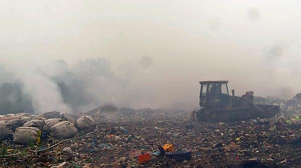 ceramica de horezu distrusa de munti de gunoaie