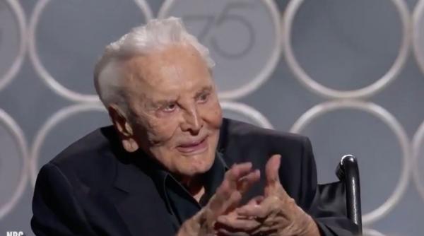 kirk douglas in varsta de 101 ani ovationat si aplaudat in picioare de spectatorii de la golden globes awards