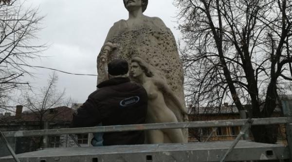 a fost vandalizata cea mai veche statuie din tara a lui mihai eminescu
