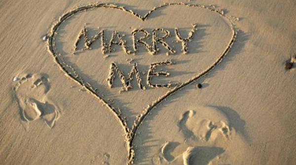 un tanar din sua si a cerut iubita in casatorie cu un mesaj gigantic scris in zapada