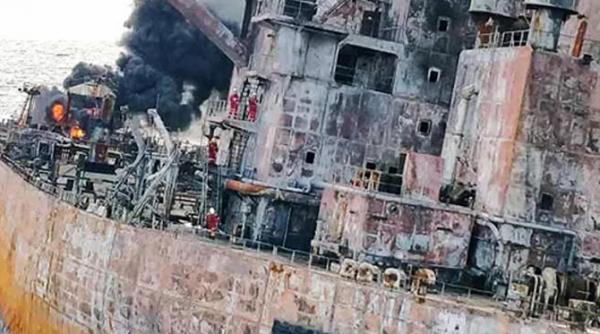 petrolier in flacari china recupereaza cutia neagra si doua cadavre