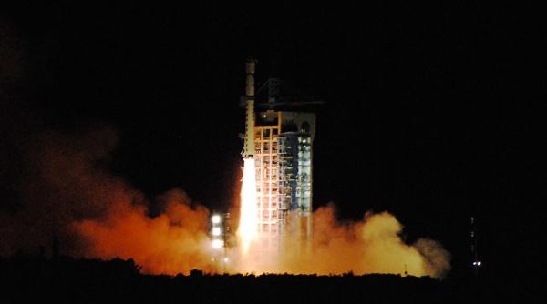 video china o bucata dintr o racheta a cazut din cer si a explodat